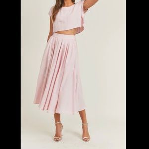 Linen like crop top and midi flare skirt with side pocket set.